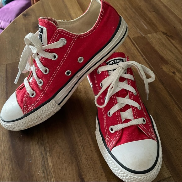 Red Converse Chuck Taylor All Star Classic Kids US Sz 2 - Picture 1 of 6